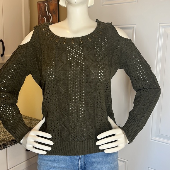 Venus off the shoulder sweater Excellent condition Make me an offer - Picture 2 of 4